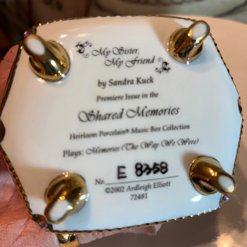 Floral Gold-Trimmed Women's Trinket Box